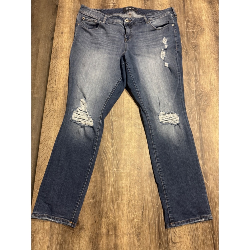 Torrid Premium Boyfriend Jeans 18S Medium Wash Distressed Denim 18 Short